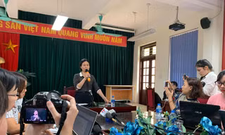 Hiệu trưởng Trường Trần Phú, quận Hoàng Mai trả lời báo chí