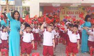 Cô trò ngôi trường cách khu vực cháy 300m trong ngày khai giảng vừa qua