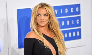 Britney Spears chỉ trích fan