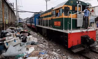 Cuộc chiến với những người lạ mặt sau 0h trên tuyến đường sắt TPHCM