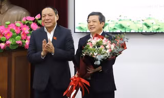 Bản tin 8H: Trao quyết định nghỉ hưu cho Thứ trưởng Bộ Văn hóa, Thể thao và Du lịch 
