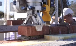 Robot thợ hồ xây nhà trong 3 tuần