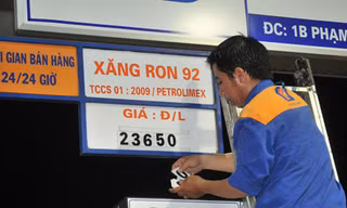 Xăng bị đóng loại thuế như rượu!