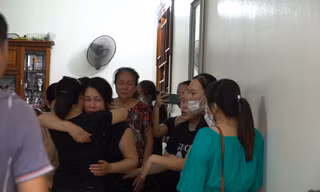 Thân nhân chiến sĩ Đỗ Đức Việt: 'Hôm đó Việt chào mọi người để đi trực và không bao giờ về nữa'