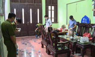 Cơ quan chức năng khám nghiệm hiện trường. Ảnh: Công an Hưng Yên.