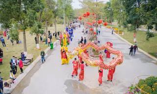 Hàng nghìn người chen chân tìm lại Tết xưa