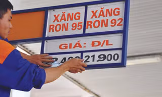 Petrolimex tăng giá xăng lúc 14h chiều qua Ảnh: Vnexpress