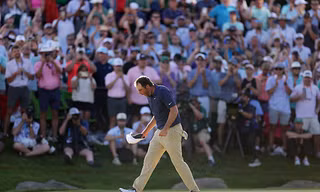 Khoảnh khắc bùng nổ cảm xúc của Scottie Scheffler khi vô địch PGA Championship 