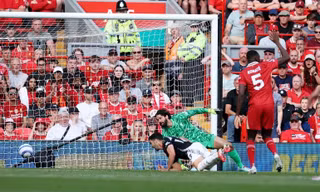 Liverpool và Arsenal bất phân thắng bại 