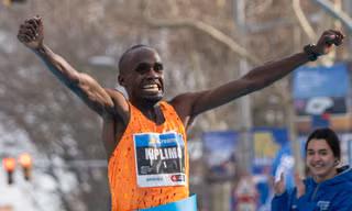 Jacob Kiplimo phá sâu kỷ lục bán marathon thế giới, bước nhảy vĩ đại trong lịch sử