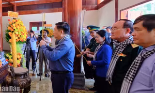 Đồng chí Nguyễn Trọng Nghĩa thăm các điểm di tích quốc gia đặc biệt tại Bình Phước 