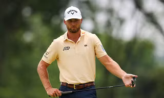 Sam Burns vươn lên dẫn đầu US Open.