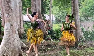 Hai nghệ sĩ ưu tú tham gia buổi biểu diễn thời trang ở VQG Cát Tiên 
