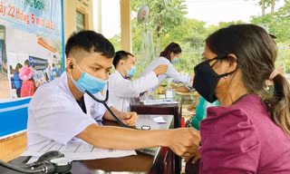 Nhiều y, bác sĩ ở Tây Nguyên nghỉ việc: Giữ chân cách nào? 