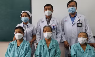 Các bệnh nhân bị hoại tử xương hàm mặt sau can thiệp tại Bệnh viện Chợ Rẫy (hàng đầu)