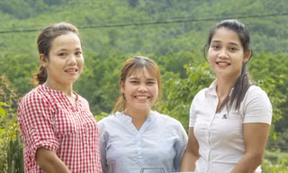 Những cán bộ xinh đẹp của thôn Ka Cú 2 ảnh: Văn Chương 