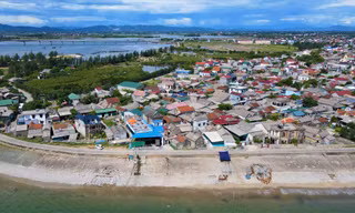  Người dân sống bất an bên tuyến kè biển gãy sụp