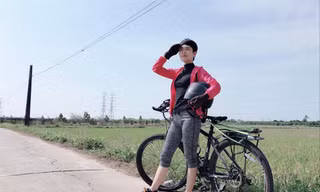 Thu Hương, 27 tuổi, đang “vui thú điền viên” ở Hưng Yên. - Ảnh: VNE
