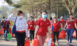 Bình Dương dự toán chi 300 tỷ đồng lo Tết cho người lao động ảnh: H.C
