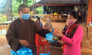 Chùa Thiện Hòa phát cơm chay hàng tháng