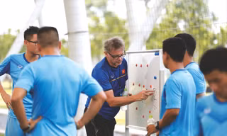 HLV Troussier đối diện nhiều thử thách khi ngồi vào chiếc “ghế nóng” ông Park Hang-seo để lạiảnh: Anh Đoàn 