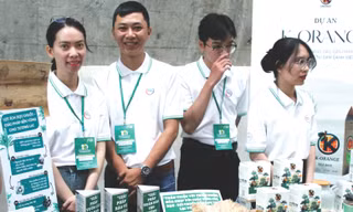 Vợ chồng anh Dũng tại cuộc thi ý tưởng/dự án khởi nghiệp xanh – phát triển bền vững 