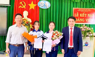 Trường học ở Lâm Đồng tổ chức Lễ kết nạp Đảng cho học sinh 