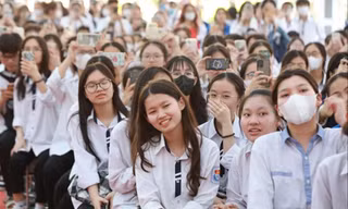 Học sinh tham gia diễn đàn Điều em muốn nói lần 2 Ảnh: TRỌNG TÀI 