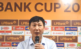 HLV Kim Sang-sik đang dần thích nghi với bóng đá Việt Nam ảnh: Như Ý 