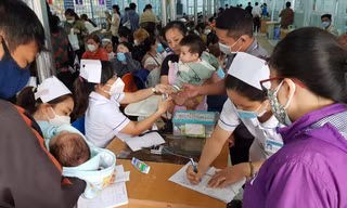 Trẻ mắc bệnh hô hấp điều trị tại Bệnh viện Nhi Đồng 1 TPHCM ảnh: Vân Sơn 