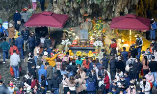 Đông đảo du khách thập phương đổ về các lễ hội lớn là kịch bản được dự báo trước Ảnh: TRỌNG TÀI