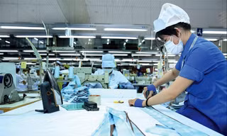 Theo Bộ KH&ĐT, các đợt dịch bùng phát khiến doanh nghiệp vốn bị tổn thương lại càng trở nên khó khăn hơn bao giờ hết (Ảnh: VGP) 
