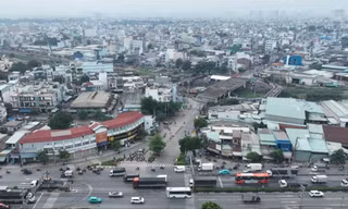 Cầu Tân Kỳ Tân Quý cách quốc lộ 1 không xa Ảnh: HH