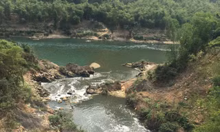 Sông Mã đoạn chảy qua Hòa Bình từng ghi nhận ô nhiễm do xả thải trộm Ảnh: Nguyễn Hoài