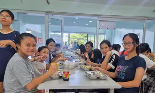 Ngôi trường là mái nhà nuôi dưỡng, dạy dỗ các em trong hành trình lớn lên Ảnh: Thanh Trần