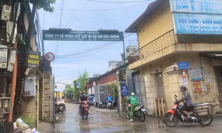 Công ty Cổ phần Xây lắp và cơ khí cầu đường (460 Trần Quý Cáp, quận Đống Đa) thuộc diện phải di dời để lấy quỹ đất phục vụ dự án đường sắt đô thị Hà Nội tuyến số 1Ảnh: Duy Phạm