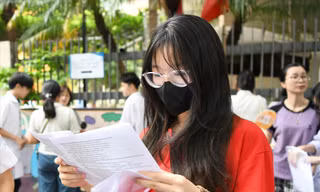 Những kì thi chuyển cấp cam go khiến phụ huynh, học sinh tìm đến học thêm, dạy thêm Ảnh: NHƯ Ý 