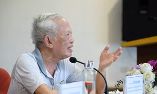 Nguyên Phó Thủ tướng Chính phủ Vũ Khoan chia sẻ tại tọa đàm “Bảo vệ nền tảng tư tưởng của Đảng” Ảnh: Hoàng Mạnh Thắng