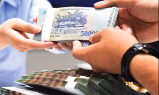 Công chức, viên chức dự kiến sẽ được tăng lương 30% khi áp dụng cải cách tiền lương từ ngày 1/7 Ảnh: minh họa