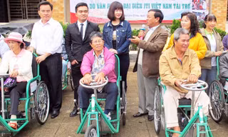 Trao xe lăn