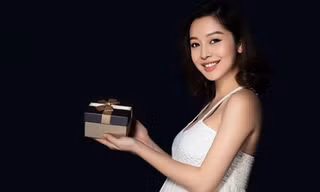 Người đẹp Jennifer Phạm sinh con trai