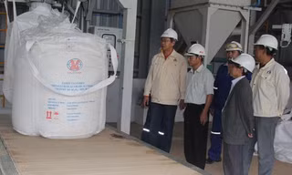 Ra lò sản phẩm Alumin đầu tiên tại Nhà máy Nhân Cơ. Ảnh: moit.gov.vn.