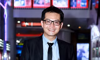 NSND Trung Hiếu “hứa” sang năm lấy vợ