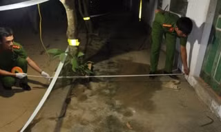 Cô gái chết lõa thể trong phòng trọ, cổ bị siết bởi dây thép