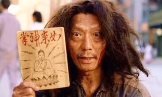 Hình ảnh quen thuộc của lão ăn mày trong Tuyệt đỉnh Kung Fu của Viên Tường Nhân. Ảnh: Baidu.