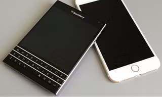 iPhone 6 hay BlackBerry Passport là những smartphone hết thời được săn đón tại Việt Nam trong thời gian qua. Ảnh: Toptechtrinkets.