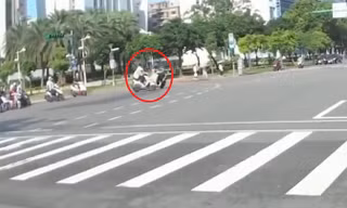 Vượt đèn vàng điên loạn gây tai nạn kinh hoàng