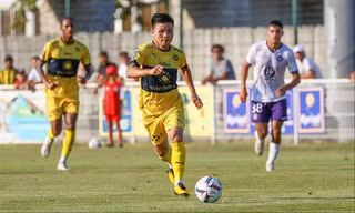 Người hâm mộ đang rất chờ đợi khoảnh khắc Quang Hải chào sân Ligue 2