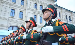 Khối duyệt binh Quân đội nhân dân Việt Nam hợp luyện trên Quảng trường Đỏ ẢNH: QĐND 