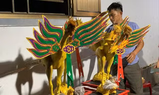 Ông Tạ Văn Bình người nhiều năm làm gà “bay” dâng cúng bàn thờ tổ tiên tại Hà Tĩnh
